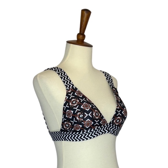 Strappy Black & White Chevron Geometric Bandage Bikini - Picture 9 of 15